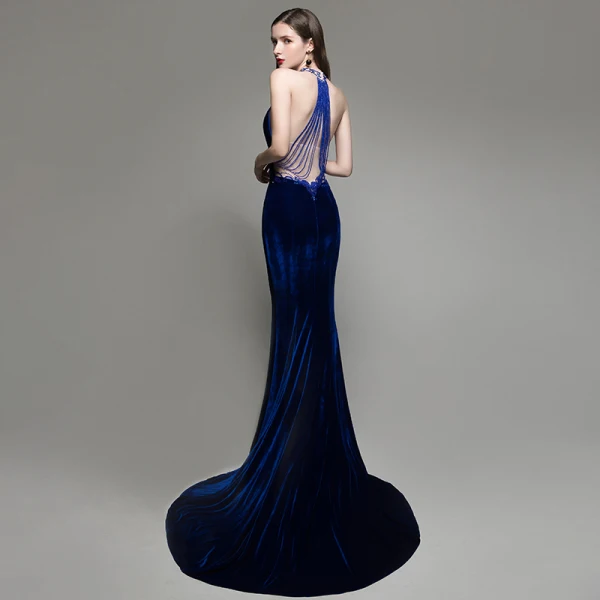 Sexy Einfarbig Königliches Blau Wildleder Abendkleider 2020 Meerjungfrau Neckholder Perlenstickerei Strass Ärmellos Rückenfreies Sweep / Pinsel Zug Festliche Kleider