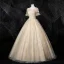 Élégant Conte de fée Champagne Robe De Bal 2020 Robe Boule Encolure Dégagée Faux Diamant En Dentelle Fleur Appliques Manches Courtes Dos Nu Longue Robe De Ceremonie
