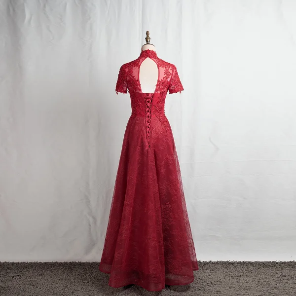 Kinesisk Stil Burgundy Aftonklänningar 2020 Prinsessa Hög Hals Beading Rhinestone Spets Blomma Korta ärm Halterneck Långa Formella Klänningar
