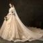 Haut de Gamme Mode Champagne Robe De Mariée 2020 Robe Boule V-Cou En Dentelle Fleur Manches Longues Dos Nu Volants en Cascade Royal Train