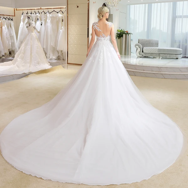 Élégant Ivoire Robe De Mariée 2018 Robe Boule En Dentelle Appliques Percé Encolure Dégagée Sans Manches Cathedral Train Mariage