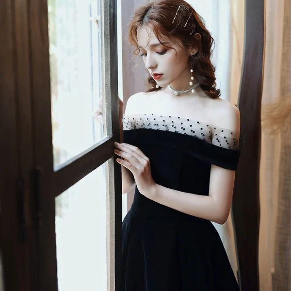 Elegant Black Prom Dresses 2020 A-Line / Princess Spotted Off-The-Shoulder Suede Sleeveless Backless Tea-length Formal Dresses