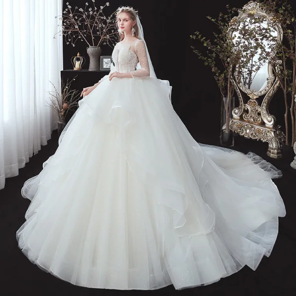 Élégant Ivoire Volants en Cascade Robe De Mariée 2020 Robe Boule Encolure Dégagée Perlage Perle Paillettes Noeud 3/4 Manches Dos Nu Cathedral Train