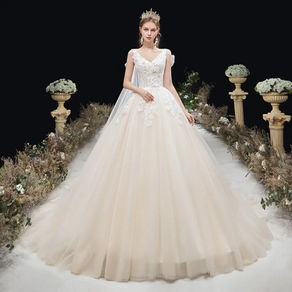 Élégant Ivoire Robe De Mariée 2020 Robe Boule V-Cou Perlage Appliques En Dentelle Fleur Sans Manches Dos Nu Chapel Train