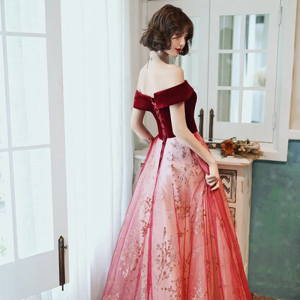 Charmant Burgunderrot Ballkleider 2020 A Linie Wildleder Off Shoulder Pailletten Spitze Blumen Ärmellos Rückenfreies Lange Festliche Kleider