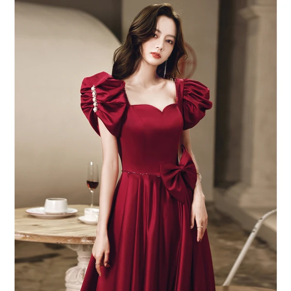 Chic / Belle Bordeaux Cocktail Soirée Robe De Bal 2021 Satin Princesse Encolure Carrée Gonflée Manches Courtes Noeud Dos Nu Perle Faux Diamant Longue Robe De Ceremonie
