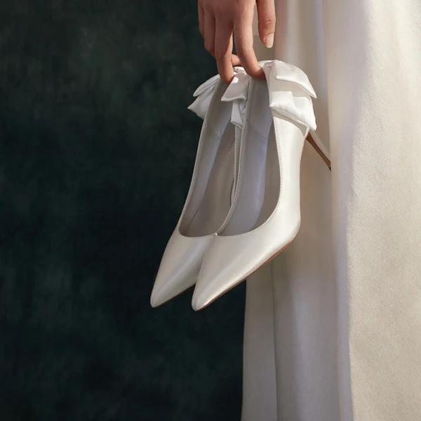 Eleganta Elfenben Satin Rosett Brudskor 2021 Läder 8 cm Stilettklackar Spetsiga Bröllop Pumps Högklackade