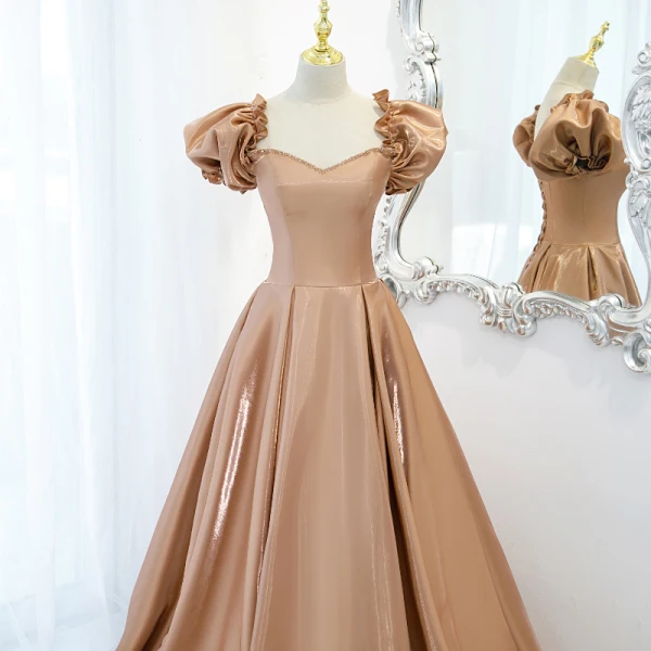 Élégant Champagne Robe De Bal Princesse 2021 Encolure Carrée Volants Manches Courtes Dos Nu Longue Robe De Ceremonie
