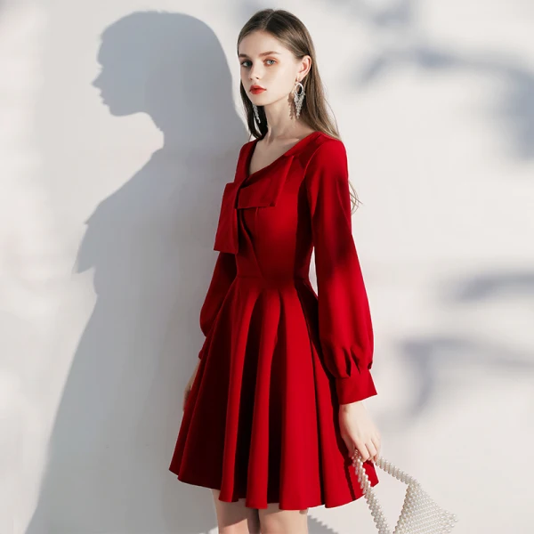 Chic / Beautiful Burgundy Homecoming Short Graduation Dresses 2021 A-Line / Princess V-Neck Long Sleeve Formal Dresses