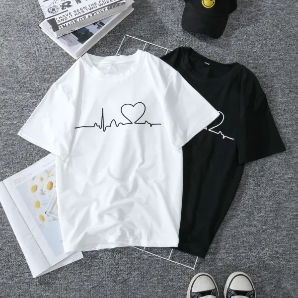 Désinvolte Été Ample Noire Forme de coeur T-Shirts 2021 Coton Encolure Dégagée Manches Courtes Hauts pour Femmes T-shirt