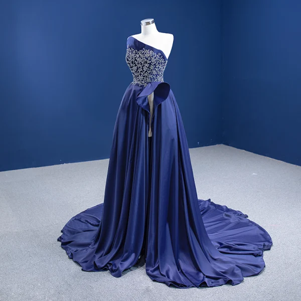 Haut de Gamme Bleu Marine Satin Fendue devant Robe De Bal 2021 Princesse Bustier Perlage Faux Diamant Sans Manches Dos Nu Tribunal Train Robe De Ceremonie