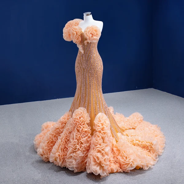 Charmant Luxus / Herrlich Champagner Fallende Rüsche Brautkleider / Hochzeitskleider 2021 Meerjungfrau One-Shoulder Perlenstickerei Perle Pailletten Ärmellos Rückenfreies Sweep / Pinsel Zug Hochzeit