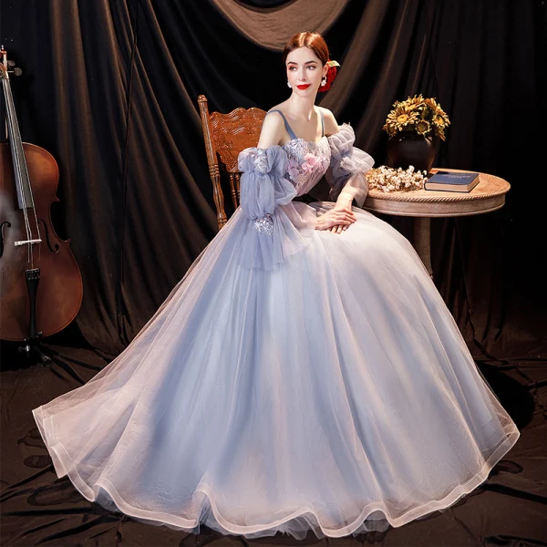 Chic Bleu Ciel Robe De Bal 2021 Princesse Bretelles Spaghetti Perle En Dentelle Fleur Appliques Volants Manches Courtes Ceinture Noeud Longue Dos Nu Robe De Ceremonie