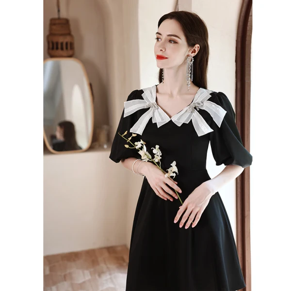 Lovely Black Short Homecoming Graduation Dresses 2021 A-Line / Princess V-Neck Pearl Bow Short Sleeve Formal Dresses