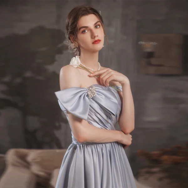 Élégant Bleu Ciel Satin Robe De Bal 2021 Princesse De l'épaule Perle Noeud Sans Manches Dos Nu Longue Robe De Ceremonie