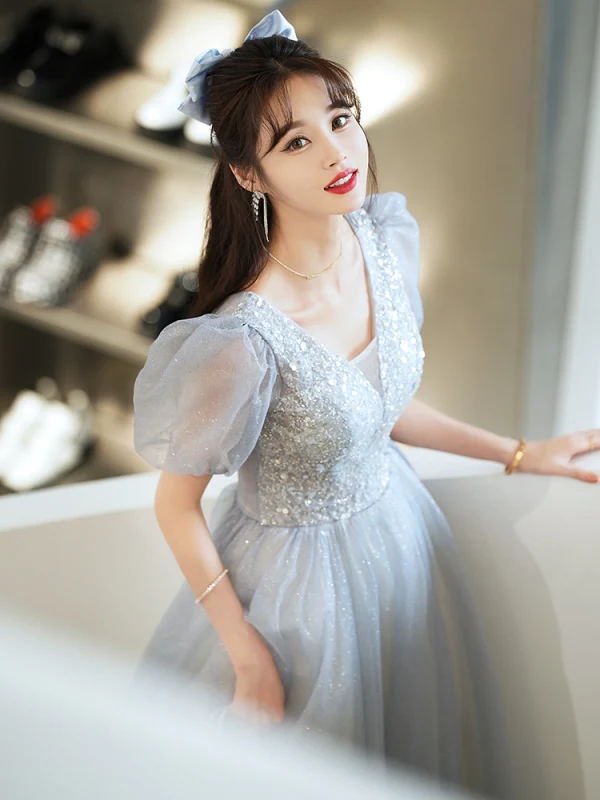 Élégant Gris Perlage Paillettes Robe De Bal 2021 Princesse V-Cou Manches Courtes Dos Nu Promo Longue Robe De Ceremonie