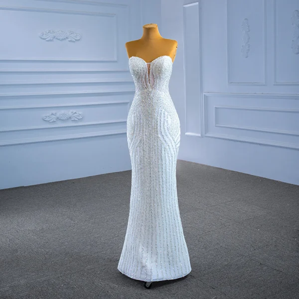 Luxus / Herrlich Weiß Perlenstickerei Strass Brautkleider / Hochzeitskleider 2021 Meerjungfrau Bandeau Ärmellos Rückenfreies Kapelle-Schleppe Hochzeit