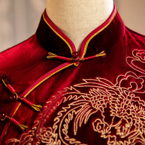 Chinesischer Stil Burgunderrot Stickerei Wildleder Abendkleider Cheongsam 2021 Meerjungfrau Stehkragen 1/2 Ärmel Wadenlang Festliche Kleider