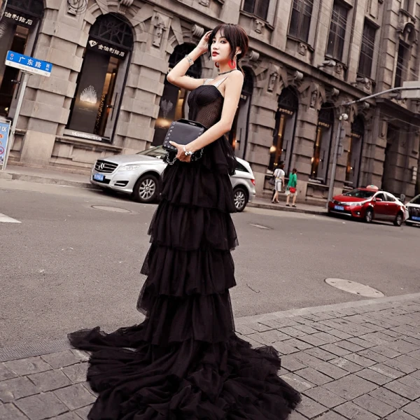 Moderne / Mode Noire Robe De Soirée 2018 Princesse Transparentes Asymétrique Bretelles Spaghetti Dos Nu Sans Manches Robe De Ceremonie