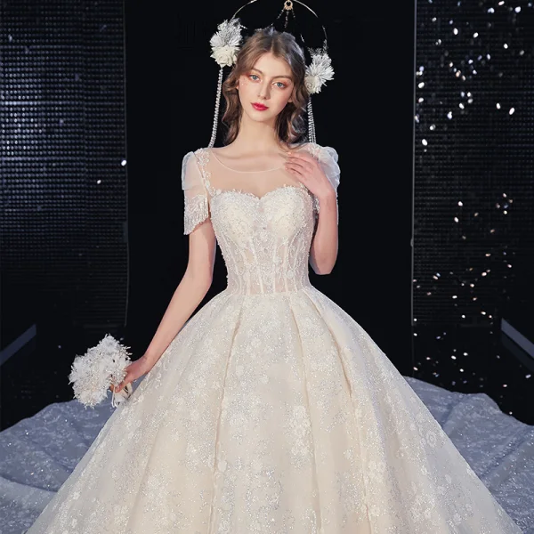 Luxe Champagne Robe De Mariée 2020 Princesse Encolure Dégagée Perlage Gland Paillettes En Dentelle Fleur Manches Courtes Dos Nu Royal Train