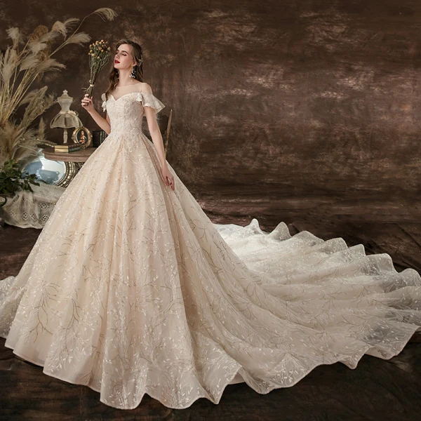 Charmant Champagne Robe De Mariée 2020 Princesse Encolure Dégagée Perlage Paillettes En Dentelle Fleur Manches Courtes Dos Nu Cathedral Train