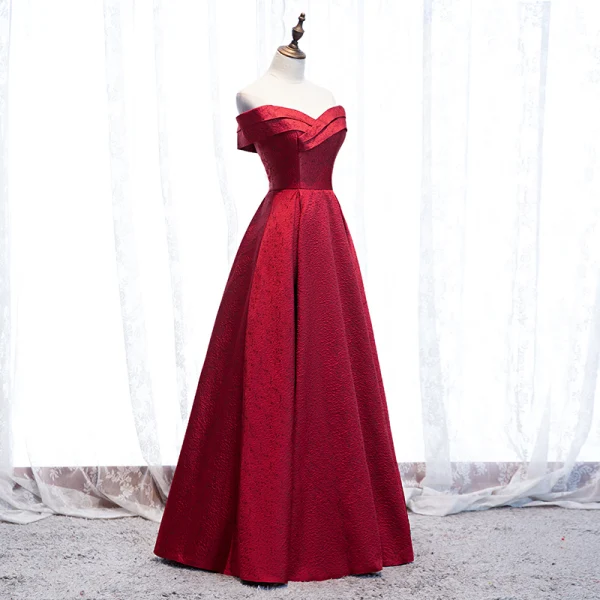 Élégant Bordeaux Robe De Soirée 2020 Princesse Satin De l'épaule Manches Courtes Dos Nu Longue Robe De Ceremonie
