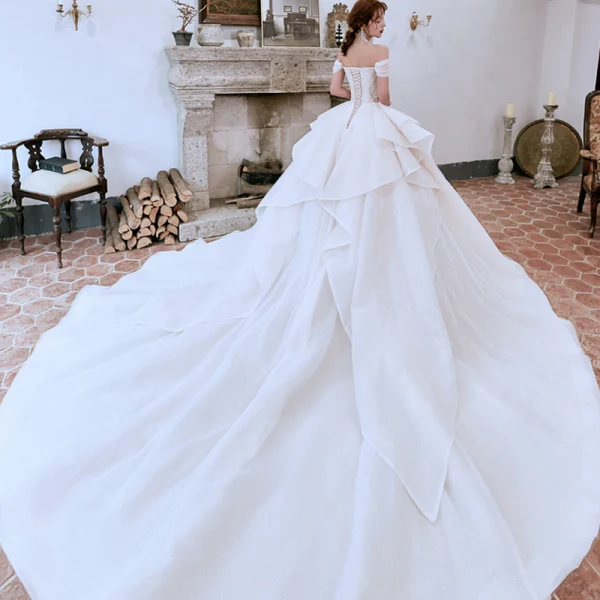 Sexy Ivoire Robe De Mariée 2020 Robe Boule De l'épaule Perlage Paillettes Manches Courtes Dos Nu Cathedral Train