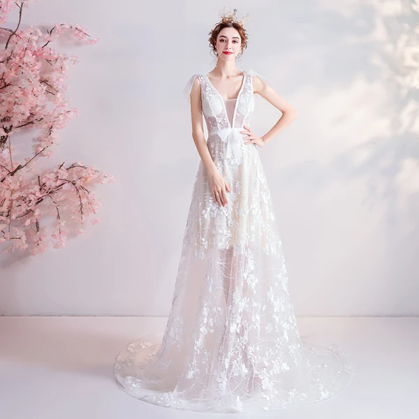 Erschwinglich Ivory / Creme Strand Brautkleider / Hochzeitskleider 2020 A Linie V-Ausschnitt Schleife Spitze Blumen Ärmellos Rückenfreies Hof-Schleppe