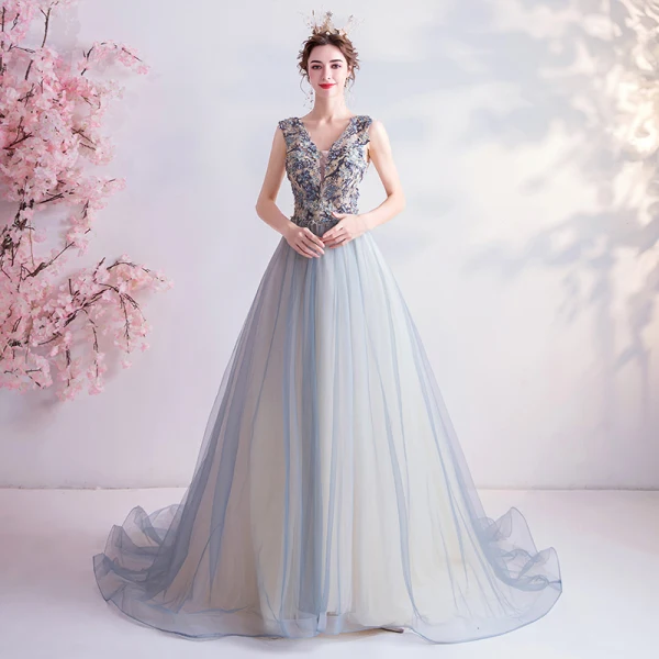 Élégant Bleu Ciel Robe De Bal 2020 Princesse V-Cou Perlage Faux Diamant En Dentelle Fleur Sans Manches Dos Nu Train De Balayage Robe De Ceremonie