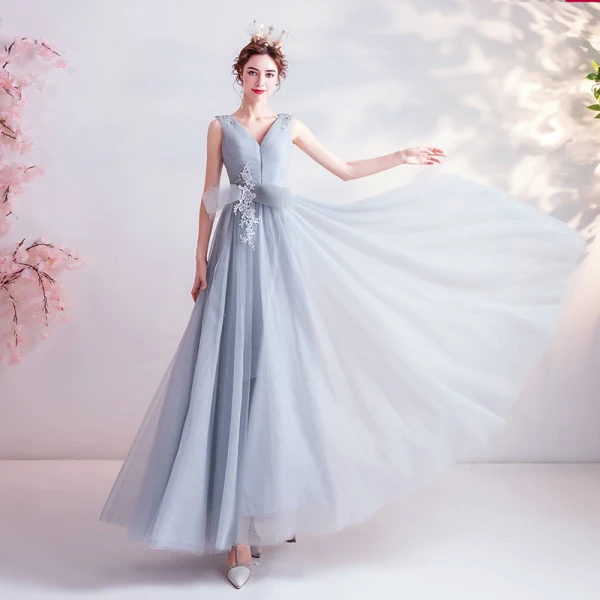 Elegante Grau Abendkleider 2020 A Linie V-Ausschnitt Perlenstickerei Pailletten Spitze Blumen Schleife Ärmellos Rückenfreies Lange Festliche Kleider