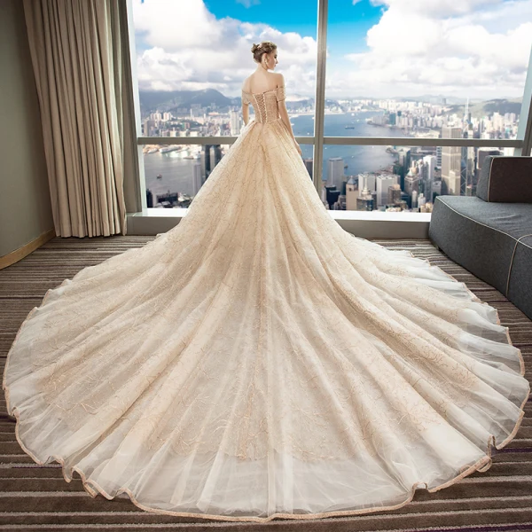 Chic / Belle Champagne Robe De Mariée 2018 Robe Boule Glitter De l'épaule Dos Nu Sans Manches Royal Train Mariage