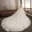 Moderne / Mode Champagne Robe De Mariée 2018 Robe Boule En Dentelle Appliques Perlage Paillettes Encolure Dégagée Dos Nu Sans Manches Royal Train Mariage