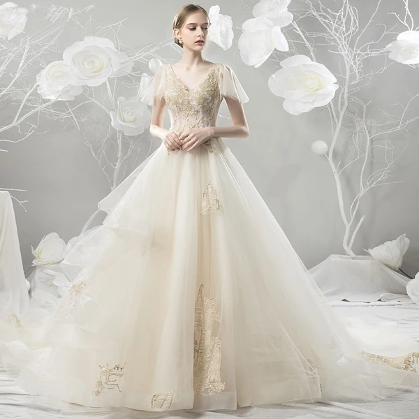 Modern / Fashion Champagne Wedding Dresses 2018 Ball Gown Lace Appliques Embroidered V-Neck Backless Short Sleeve Chapel Train Wedding