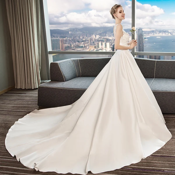 Classique Ivoire Robe De Mariée 2018 Princesse En Dentelle Fleur Encolure Dégagée Dos Nu Sans Manches Cathedral Train Mariage