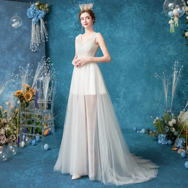 Abordable Ivoire Plage Robe De Mariée 2020 Princesse V-Cou Perlage Perle Faux Diamant Sans Manches Dos Nu Train De Balayage Mariage