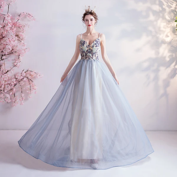 Charmant Bleu Ciel Robe De Bal 2020 Princesse Bretelles Spaghetti Perlage Perle Faux Diamant En Dentelle Fleur Sans Manches Dos Nu Train De Balayage Robe De Ceremonie