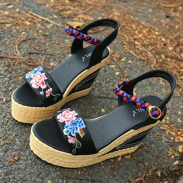 Etnisk Svarta Casual Läder Sandaler Dam 2020 Broderade 5 cm Kilklackar Peep Toe Sandaler