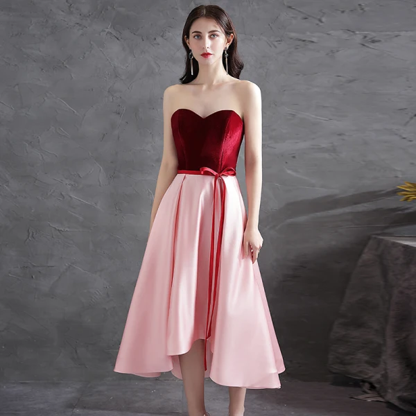 Chic / Belle Rouge Satin Asymétrique Robe De Cocktail 2021 Princesse Daim Bustier Noeud Sans Manches Dos Nu Cocktail Robe De Ceremonie