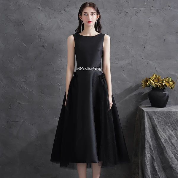 Chic / Beautiful Black Satin Homecoming Graduation Dresses 2021 A-Line / Princess Scoop Neck Rhinestone Sash Sleeveless Backless Bow Tea-length Formal Dresses