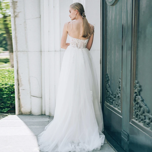 Schöne Ivory / Creme Brautkleider 2018 A Linie Mit Spitze Blumen Perlenstickerei Perle Spaghettiträger Rückenfreies Ärmellos Lange Hochzeit