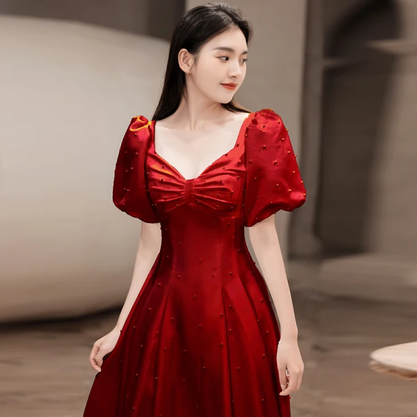 Modest / Simple White Homecoming Graduation Dresses 2022 A-Line / Princess Satin V-Neck Puffy Short Sleeve Pearl Tea-length Formal Dresses