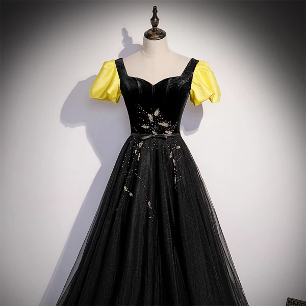 Elegante Schwarz Ballkleider 2022 A Linie Eckiger Ausschnitt Perlenstickerei Schleife Stoffgürtel Geschwollenes Kurze Ärmel Rückenfreies Lange Festliche Kleider