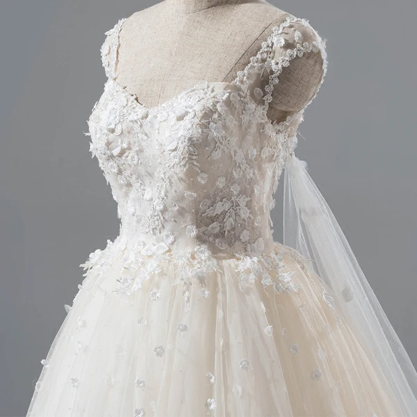 Romantic A-Line / Princess Champagne Tulle Wedding Dresses 2017 Appliques Lace Flower Backless Court Train Sleeveless