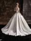 Haut de Gamme Ivoire Satin Robe De Mariée 2022 Robe Boule Bustier Appliques Sans Manches Dos Nu Tribunal Train Mariage