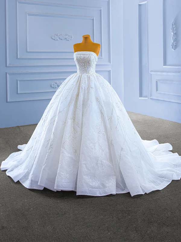 Luxury / Gorgeous Ivory Wedding Dresses 2022 Ball Gown Strapless Beading Pearl Sequins Sleeveless Backless Chapel Train Wedding