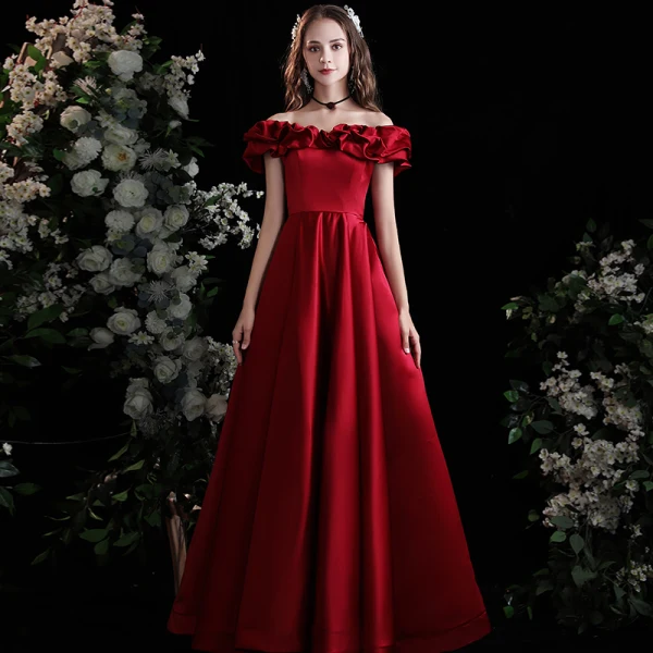 Flotte Bourgogne Solid Farve Satin Gallakjoler 2022 Prinsesse Flæse Off-The-Shoulder Kort Ærme Halterneck Lange Kjoler