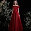 Flotte Bourgogne Solid Farve Satin Gallakjoler 2022 Prinsesse Flæse Off-The-Shoulder Kort Ærme Halterneck Lange Kjoler