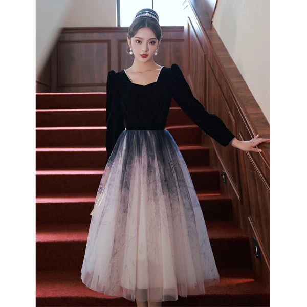 Élégant Noire Daim Robe De Bal 2022 Princesse Perle Encolure Carrée Manches Longues Dos Nu Longue Robe De Ceremonie