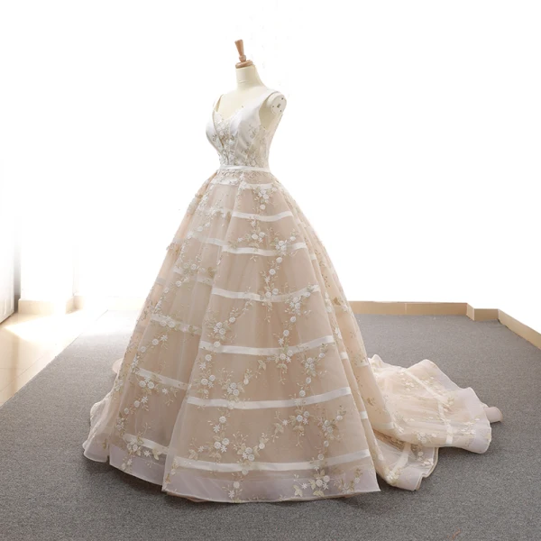 Chic / Belle Ivoire Robe De Mariée 2018 Robe Boule Appliques Ceinture V-Cou Dos Nu Sans Manches Chapel Train Mariage