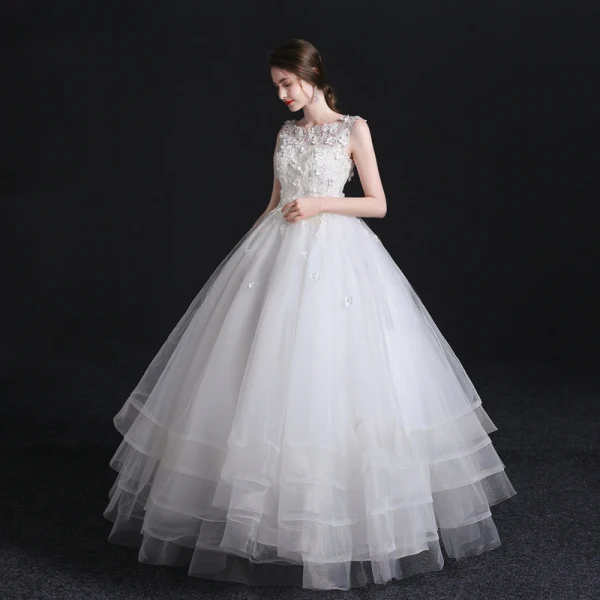 Chic / Belle Blanche Robe De Mariée 2018 Robe Boule En Dentelle Fleur Appliques Encolure Dégagée Sans Manches Longue Mariage